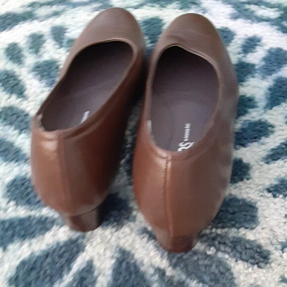 SAS Regina Pump in brown size 7.5M - Picture 2 of 8